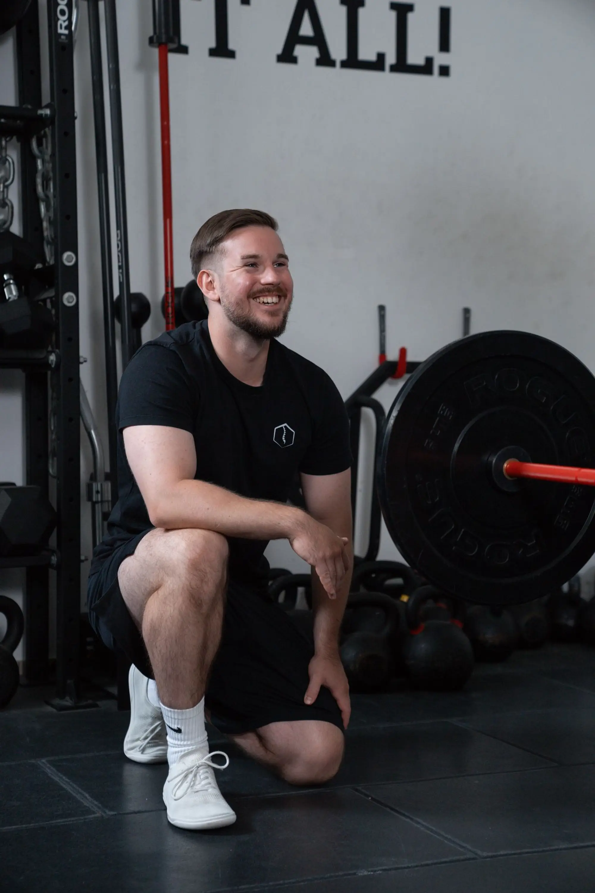 Florian Bader neben der Langhantel